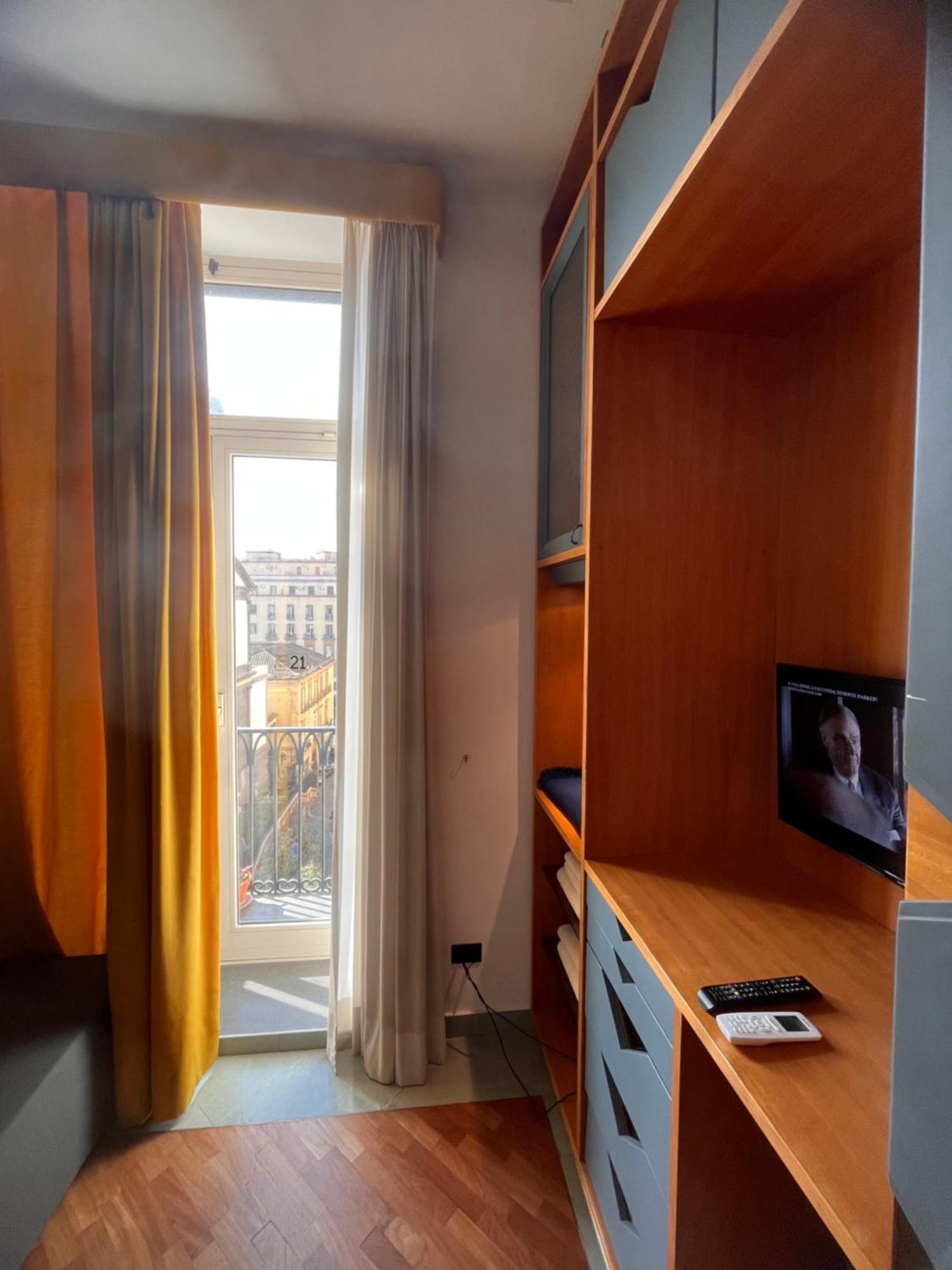 Lanova21 Bed & Breakfast Napoli Bagian luar foto
